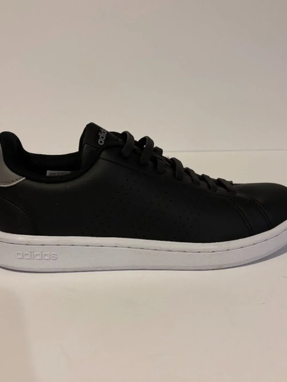 Adidas Advantage Men's Black/White Sneakers - Size 8